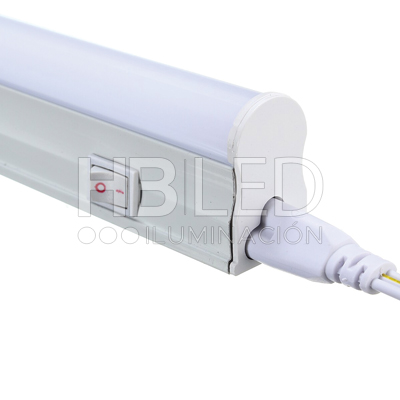 Tubo LED T5 Con Base Empavonado On/Off 9W 60cm (SKU:1234907) https://www.hbled.cl/wp-content/uploads/2024/10/35613-2.jpg