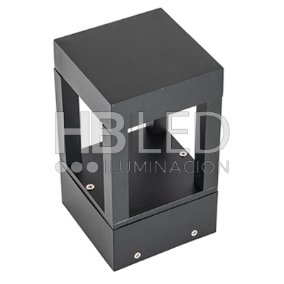 Apliqué Piso LED Cuadrado Exterior 20cm Negro 7W Cálido (SKU:36079) https://www.hbled.cl/wp-content/uploads/2024/10/36079-1.jpg