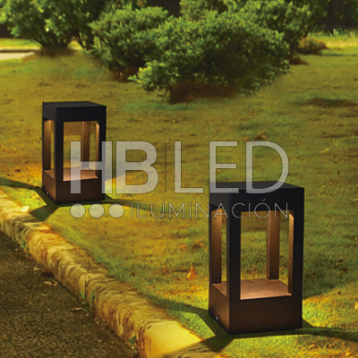 Apliqué Piso LED Cuadrado Exterior 20cm Negro 7W Cálido (SKU:36079) https://www.hbled.cl/wp-content/uploads/2024/10/36079-4.jpg