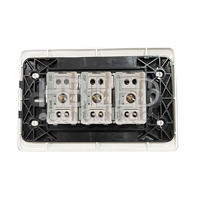 Pack 5 Tomacorriente Triple 10A 250V Blanco (SKU:36092-5) https://www.hbled.cl/wp-content/uploads/2024/10/36092-sello-1.jpg