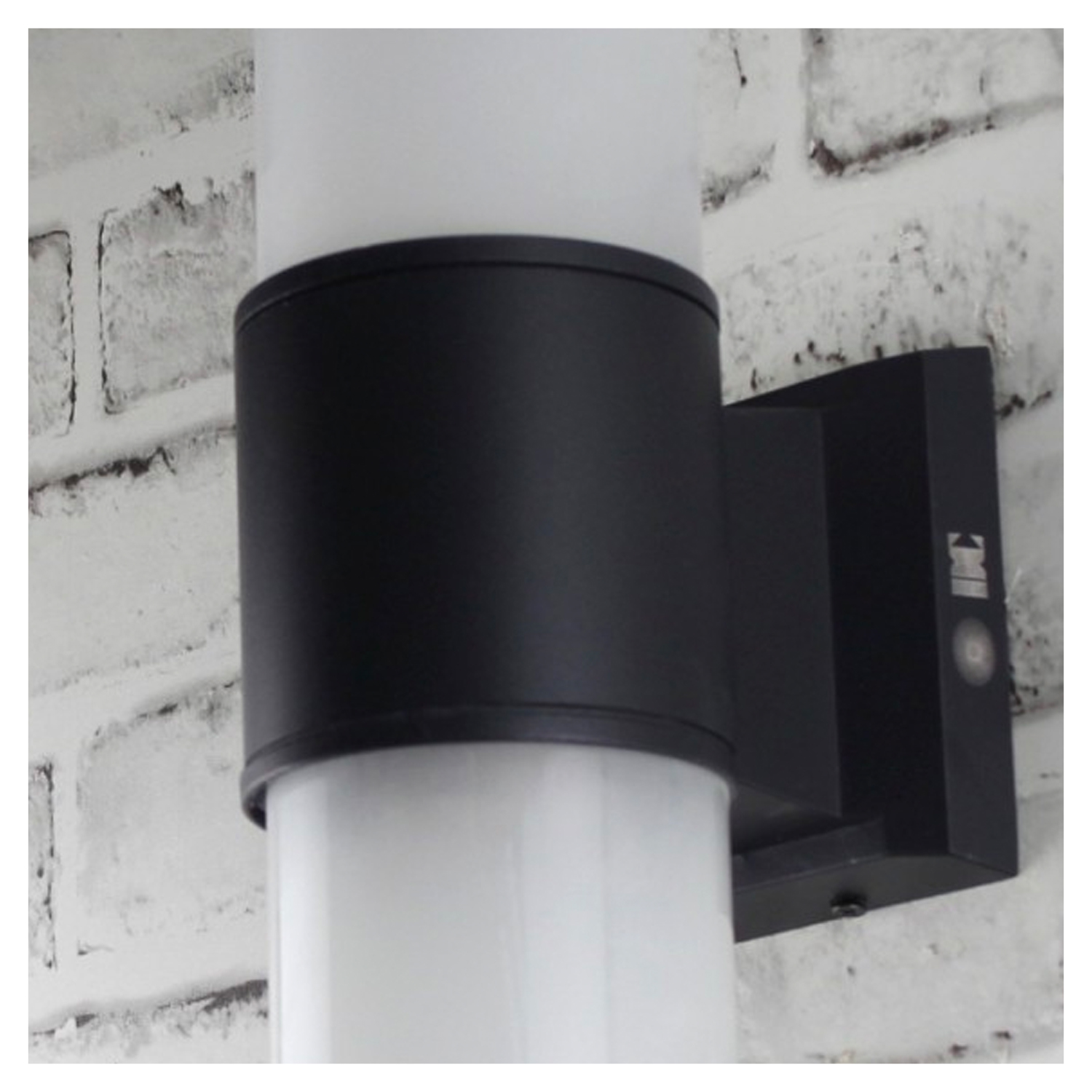 Aplique LED Cilíndrico Doble Porta E-27 Negro Incluye Ampolletas (SKU:36199-C-36199-F) https://www.hbled.cl/wp-content/uploads/2024/10/36199-C-2.jpg