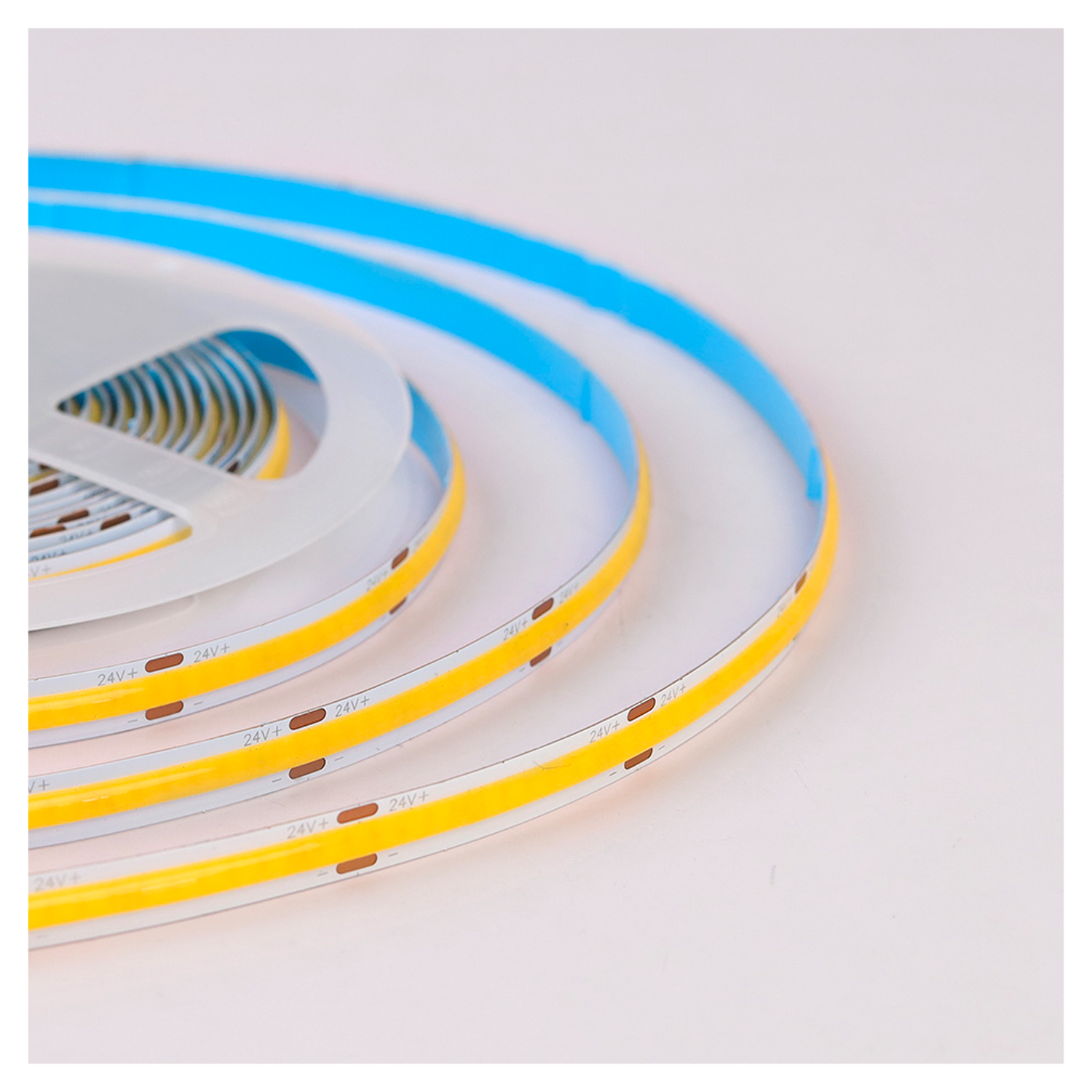 Cinta LED COB 12V 320LEDS 9.5W/M 5M  (SKU: 36319-36318-36320) https://www.hbled.cl/wp-content/uploads/2024/10/36320-36319-36318-5.jpg