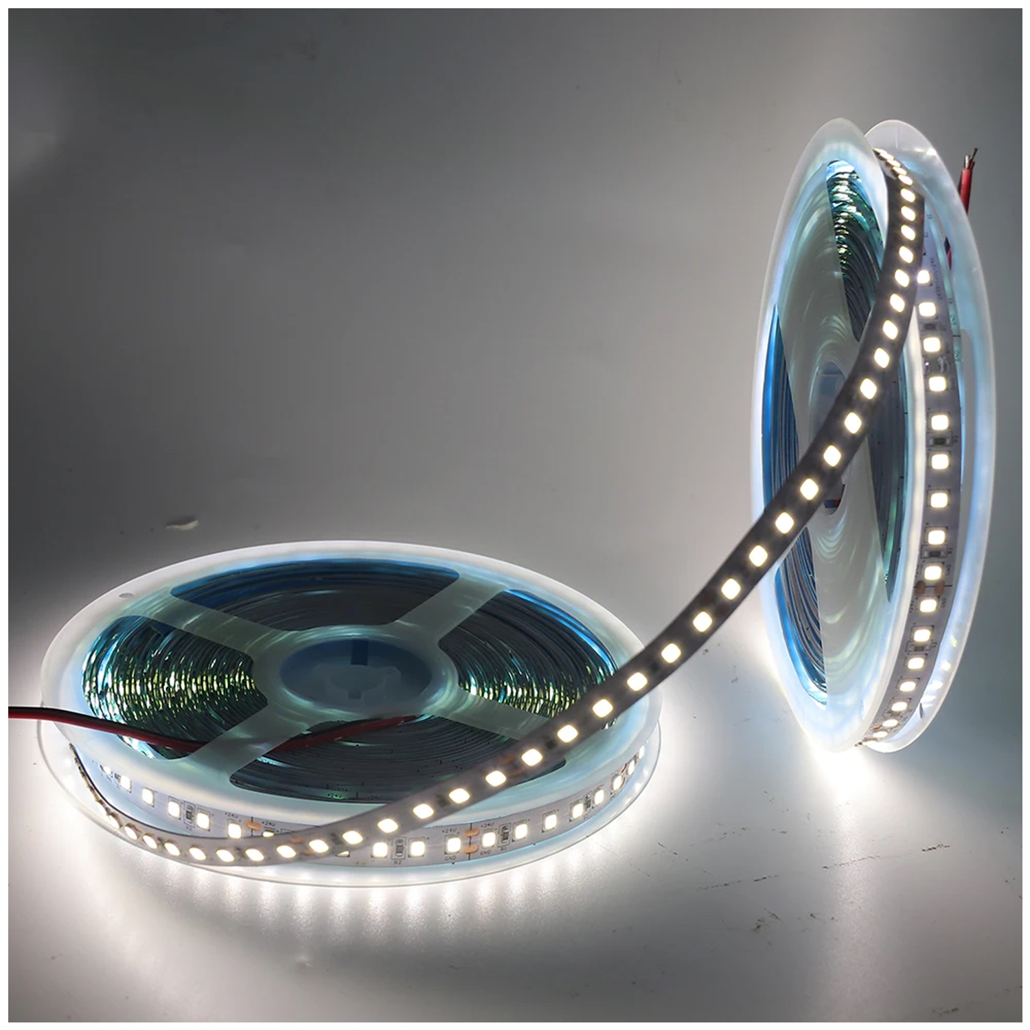 Cinta LED Decorativa Distintas Temperaturas 12V 5M 240 LEDS (SKU:36363-36365-36364) https://www.hbled.cl/wp-content/uploads/2024/10/36363-4.jpg