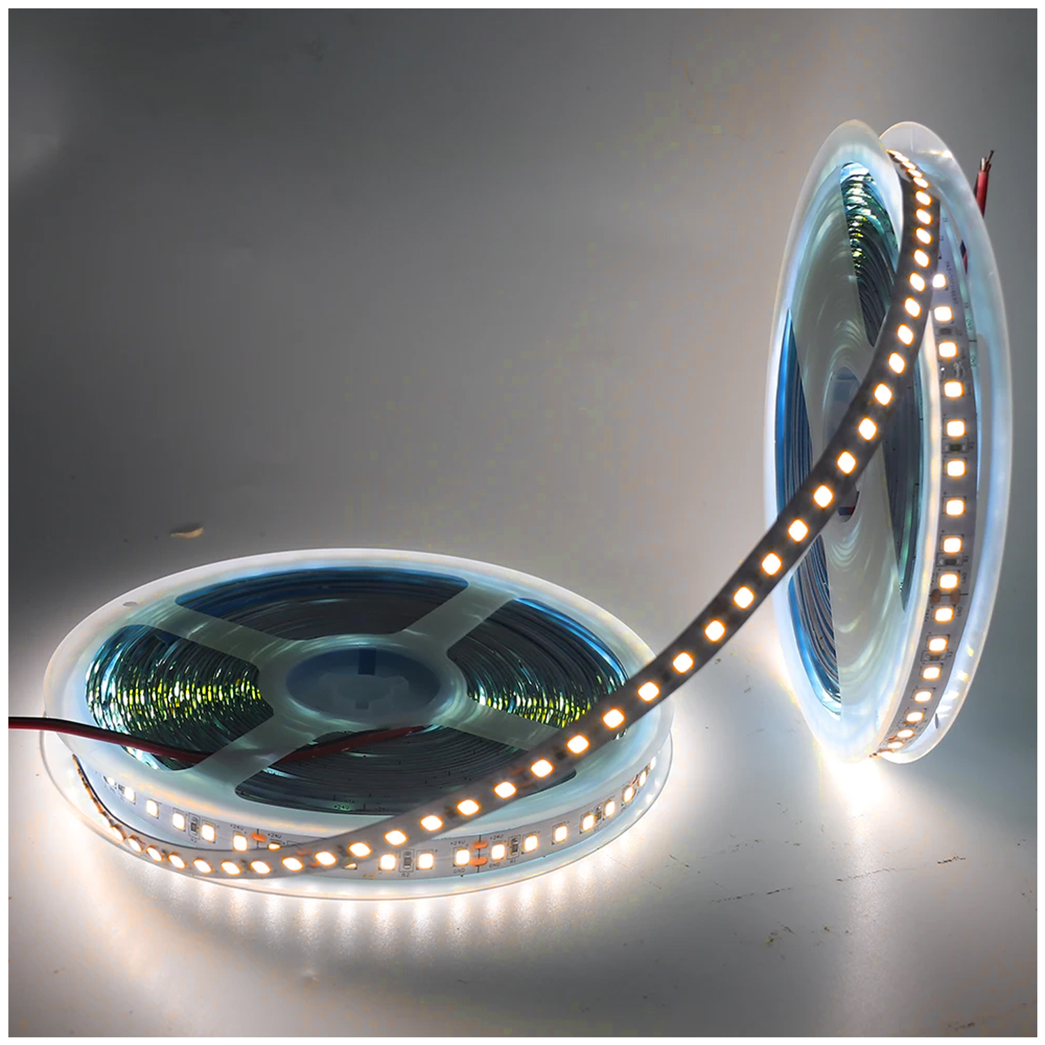 Cinta LED Decorativa Distintas Temperaturas 12V 5M 240 LEDS (SKU:36363-36365-36364) https://www.hbled.cl/wp-content/uploads/2024/10/36364-4.jpg