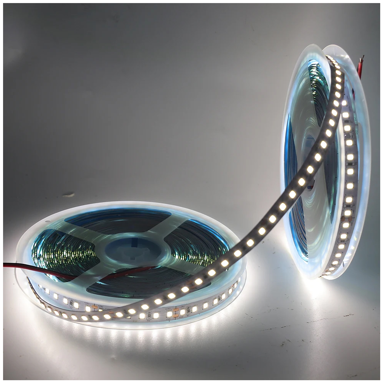 Cinta LED Decorativa Distintas Temperaturas 12V 5M 240 LEDS (SKU:36363-36365-36364) https://www.hbled.cl/wp-content/uploads/2024/10/36365-4.jpg