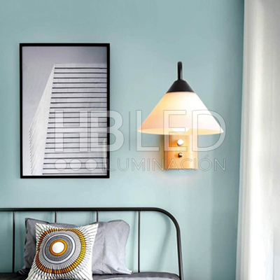 Apliqué Porta E-27 Tahti I Incluye Ampolleta Filamento 6W ST58 (SKU:72320278) https://www.hbled.cl/wp-content/uploads/2024/10/72320278-5.jpg
