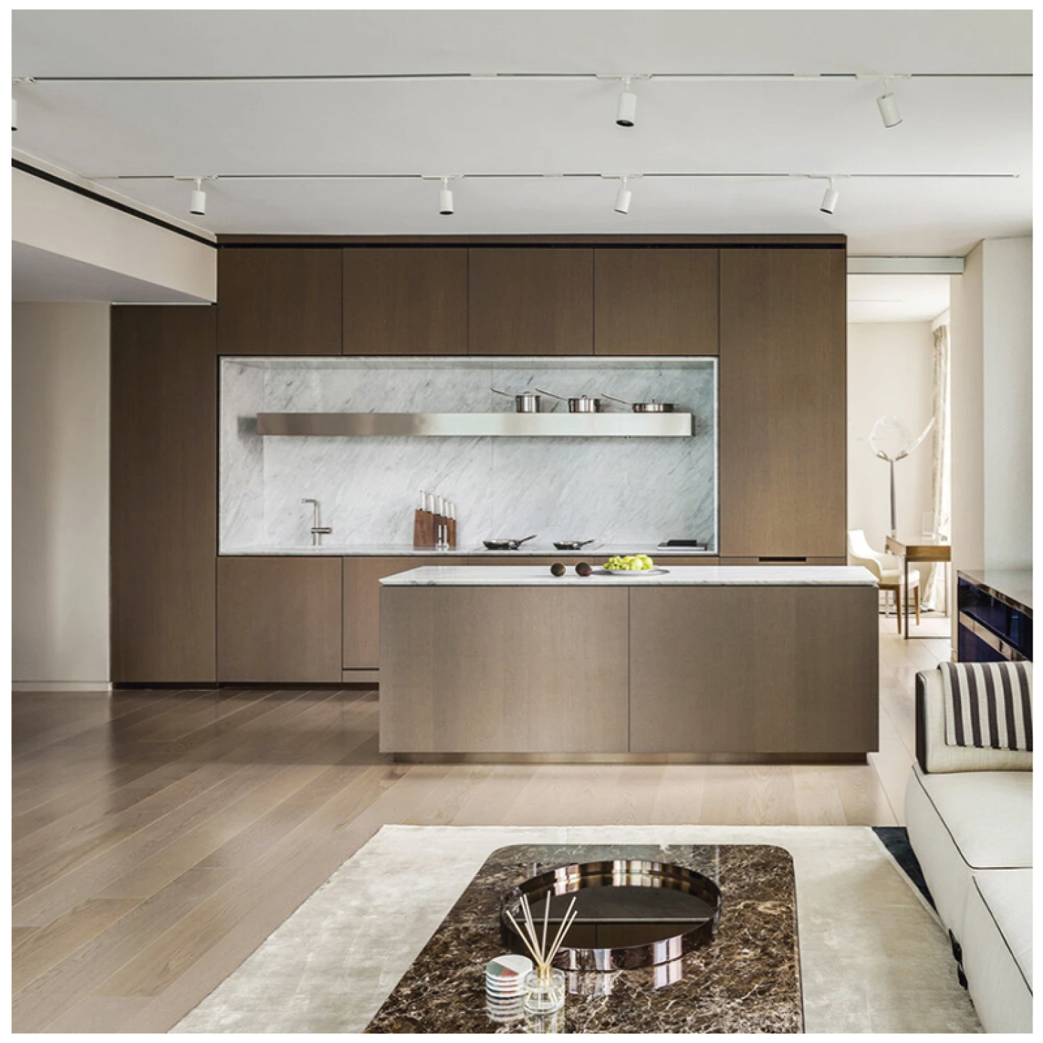 Foco Decorativo para Riel Monofásico GU10 «Aquila II» (SKU:74490111-74500112) https://www.hbled.cl/wp-content/uploads/2024/10/74490111-2-1.jpg