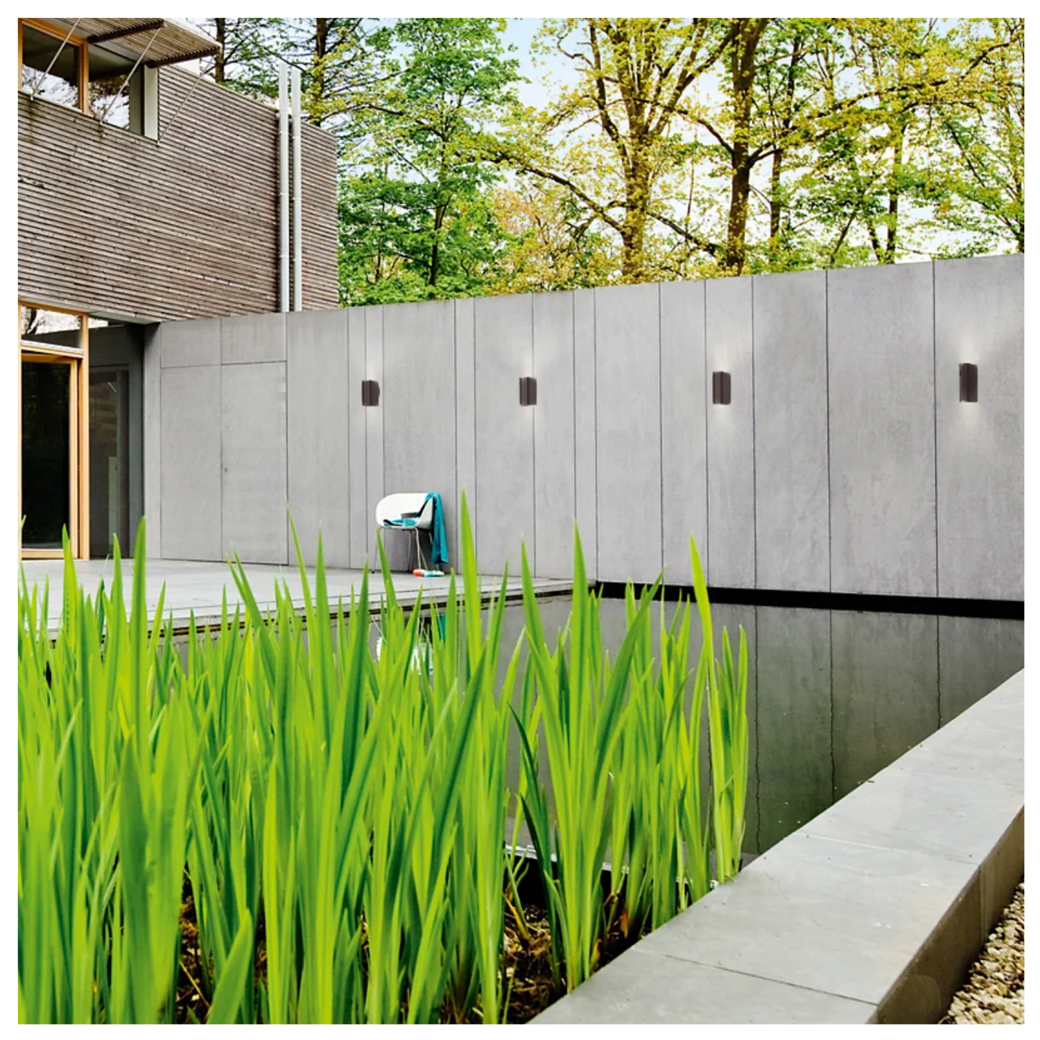 Aplique LED Exterior «Nightingale» Rústico Philips Incluye Ampolletas https://www.hbled.cl/wp-content/uploads/2024/10/PH-915000131203-6-1.jpg
