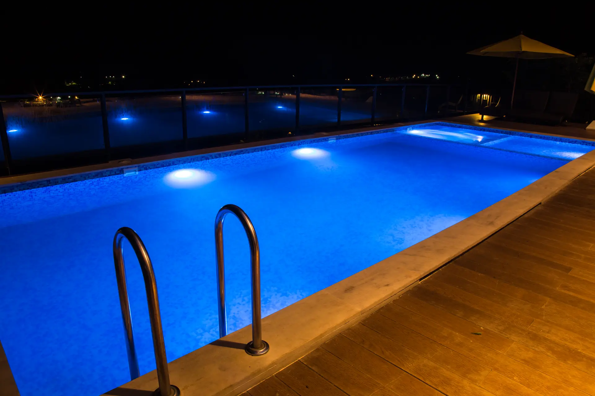 Piscina y Jardín