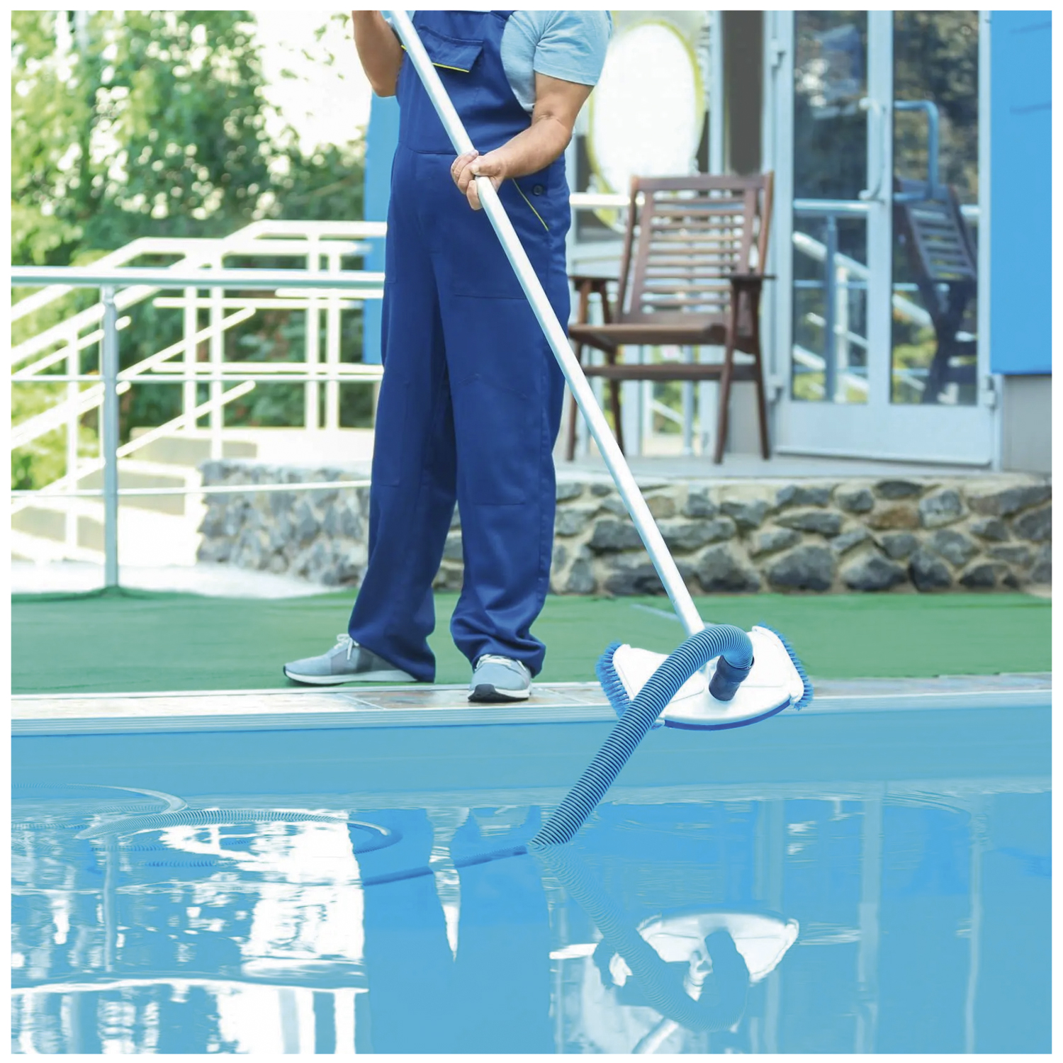 Cepillo Limpia Fondo Piscina Media Luna 35cm Plástico (SKU:109228) https://www.hbled.cl/wp-content/uploads/2025/04/109228-6-1.jpg