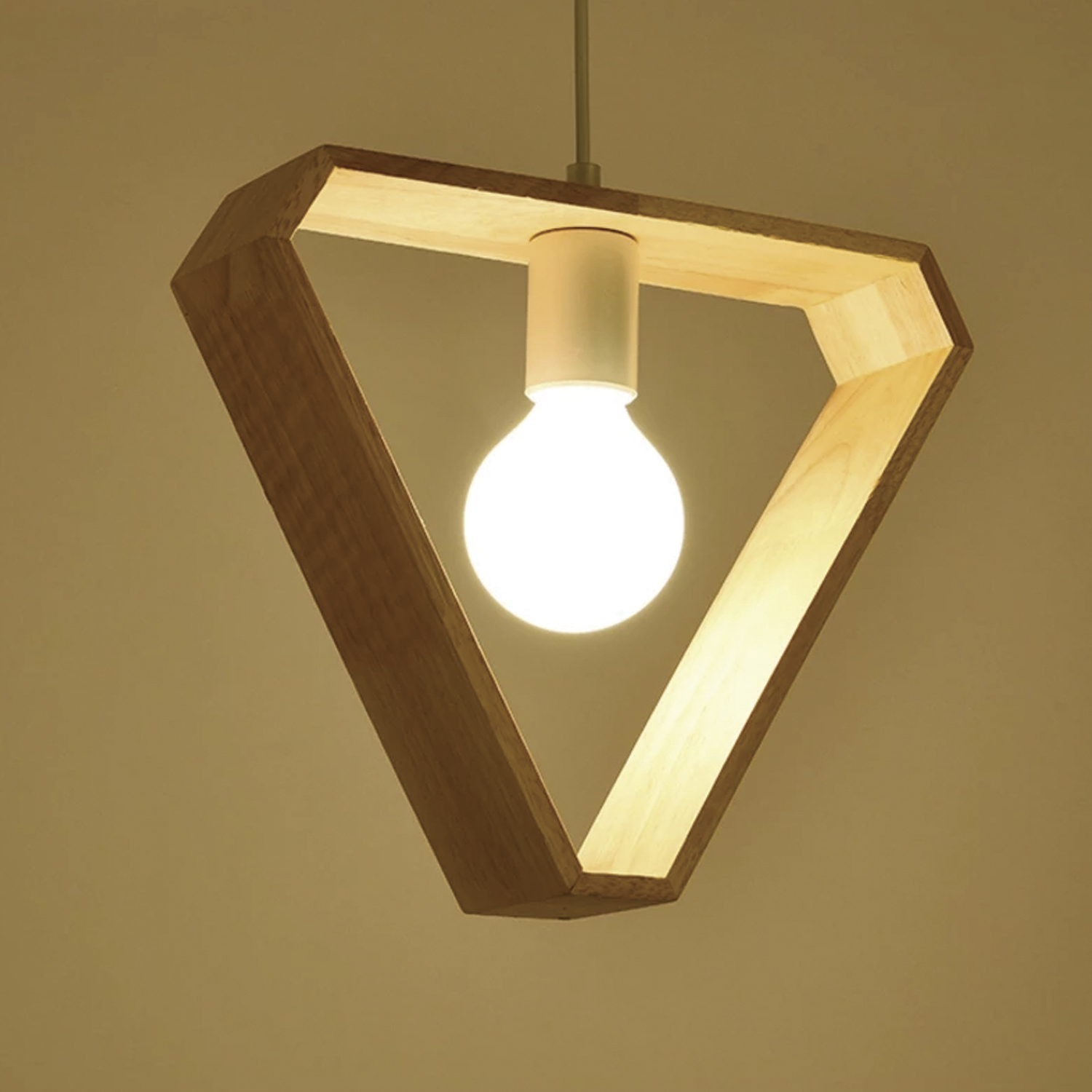 Lámpara Colgante de Madera Decorativa Triangular E-27 https://www.hbled.cl/wp-content/uploads/2025/04/35593-3.jpg