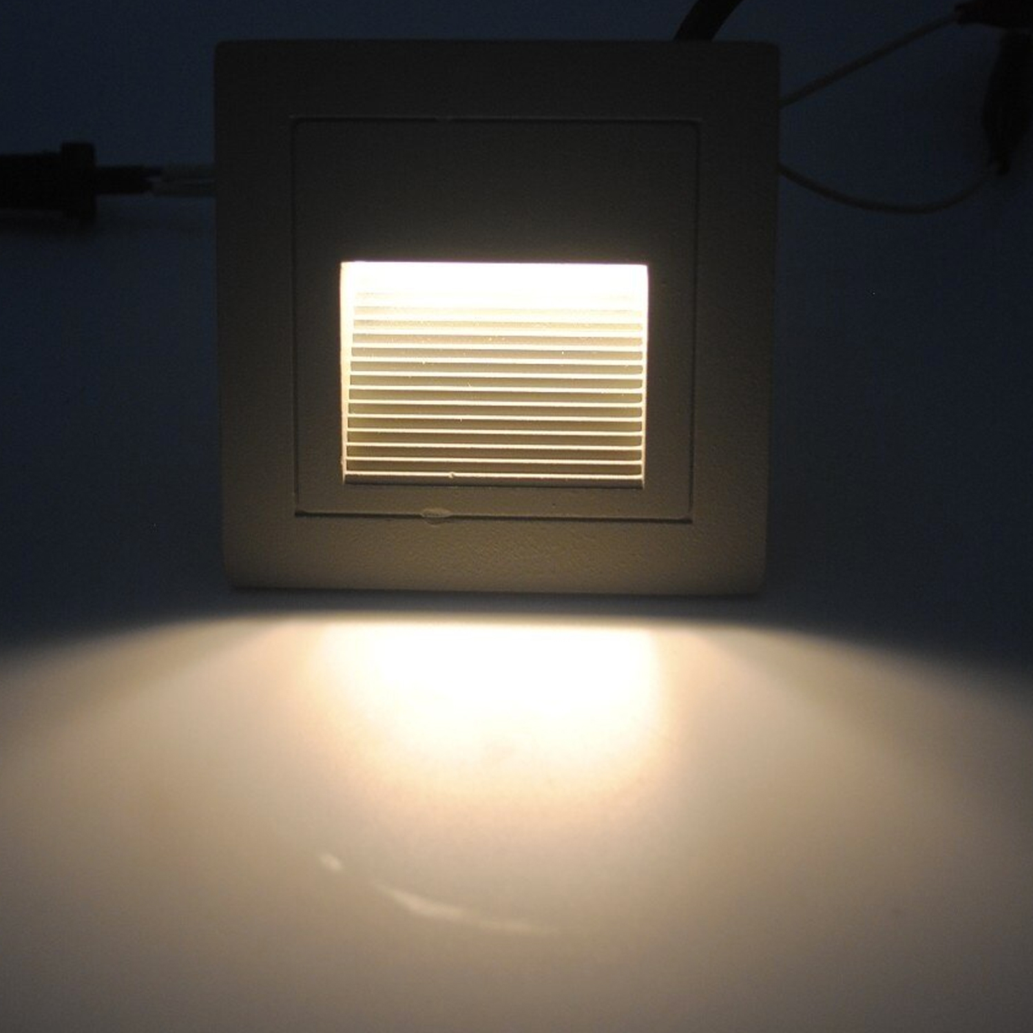 Apliqué LED Exterior Cuadrado 3W https://www.hbled.cl/wp-content/uploads/2025/04/35632-4.jpeg