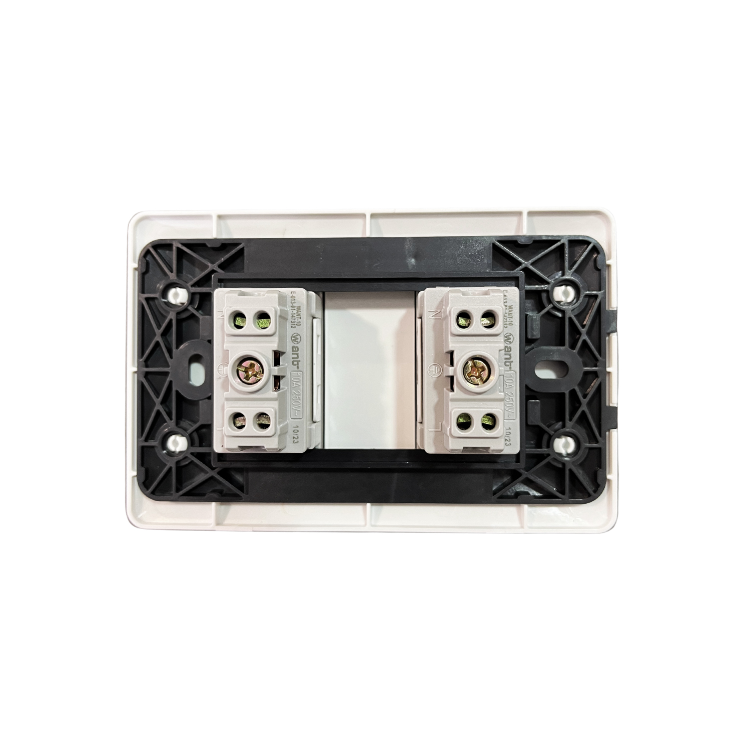 Pack 10 Tomacorriente Doble 10/16A 250V Blanco (SKU:36097-10) https://www.hbled.cl/wp-content/uploads/2025/04/36097.jpg