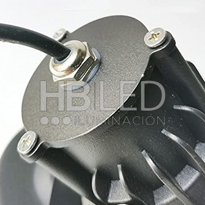 Foco LED Estaca Jardín 5W 3000K Pequeño (SKU:36142) https://www.hbled.cl/wp-content/uploads/2025/04/36142-sello-4.jpg