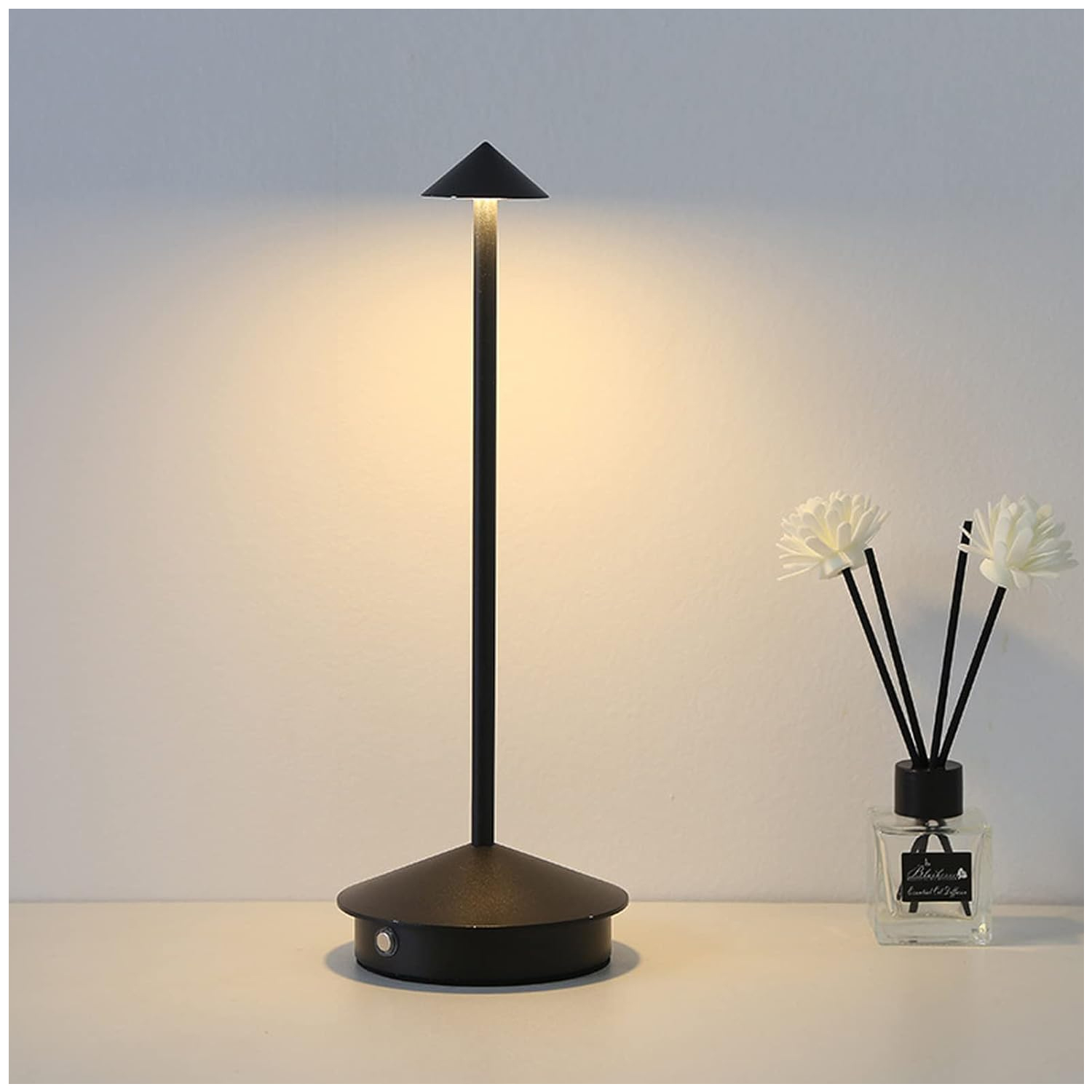 Lámpara de Mesa Recargable/ Touch «Nórdica LED» Dimeable https://www.hbled.cl/wp-content/uploads/2025/04/36599-5.jpg