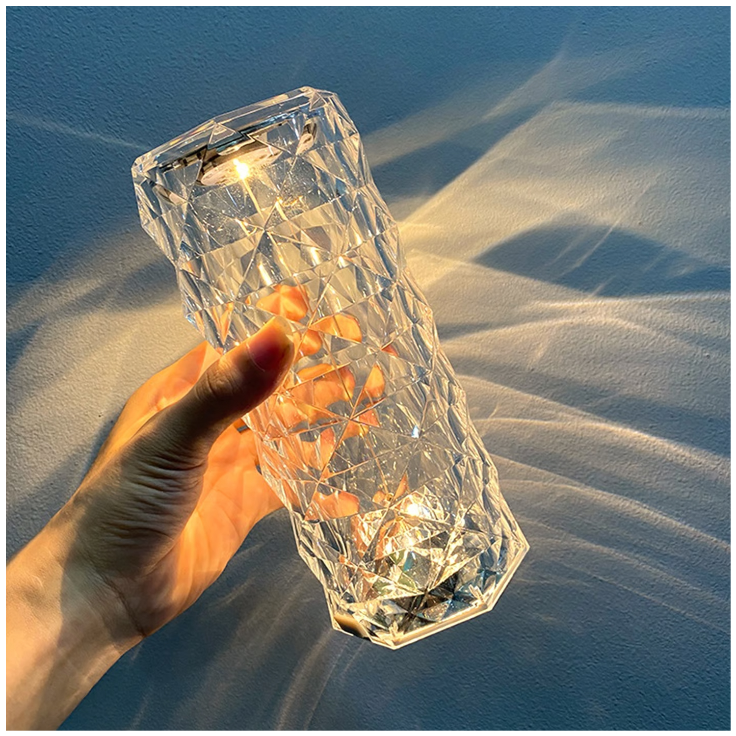 Lámpara de Mesa Recargable/ Touch «Cilindro Diamante LED» Dimeable https://www.hbled.cl/wp-content/uploads/2025/04/36602-4.jpg