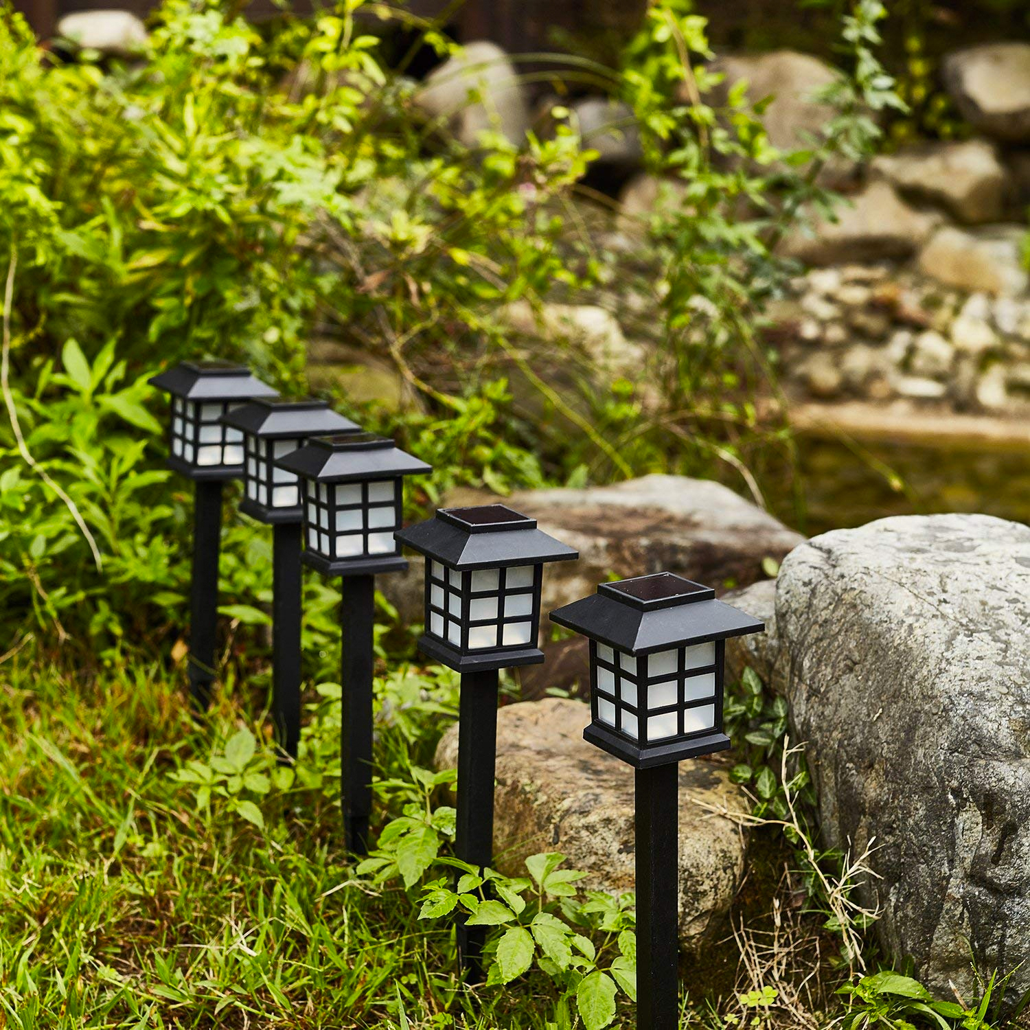 Pack 2 Farol Estaca Carga Solar Especial Jardín (SKU:HB00083) https://www.hbled.cl/wp-content/uploads/2025/04/FAROL-ESTACA-CARGA-SOLAR-ESPECIAL-JARDIN-6.jpg