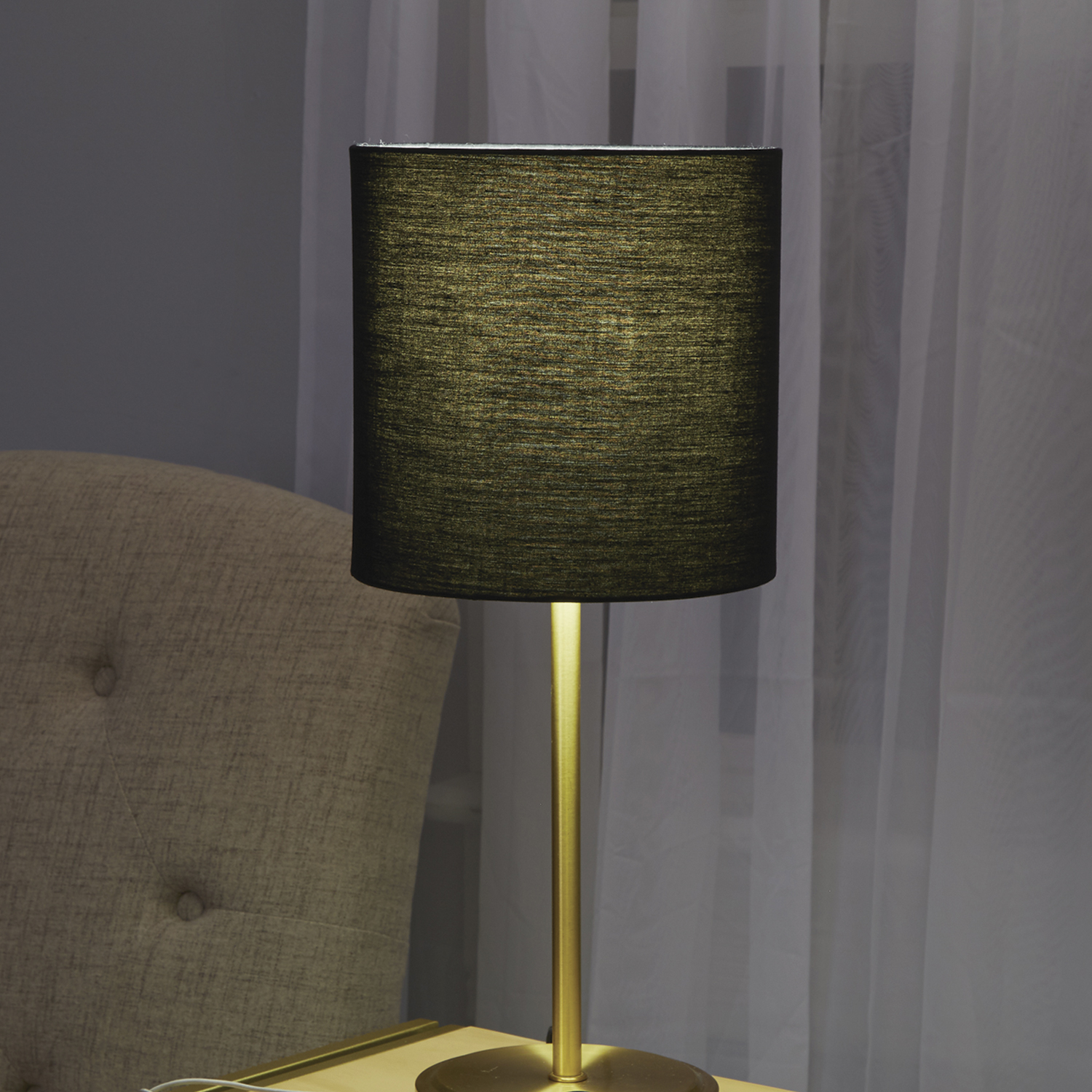 Lámpara de Mesa «Varella» Con Pantalla E-27 Dorado https://www.hbled.cl/wp-content/uploads/2025/04/LC0115-8.jpg