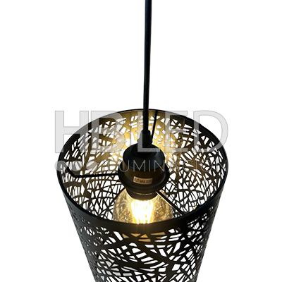 Lámpara Colgante Pantalla Aluminio Negro Porta E-27 (SKU:LC0350) https://www.hbled.cl/wp-content/uploads/2025/04/LC0350-sello-2.jpg
